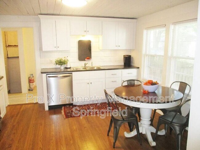Foto del edificio - 1069 S Broadway Ave