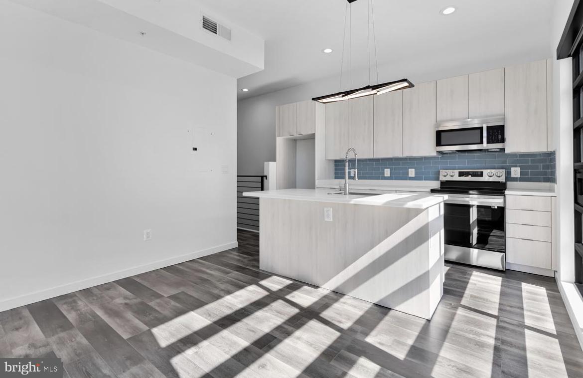 Foto principal - 506 H St NE