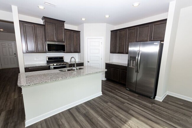 Foto del edificio - 677 Grays Creek Rd