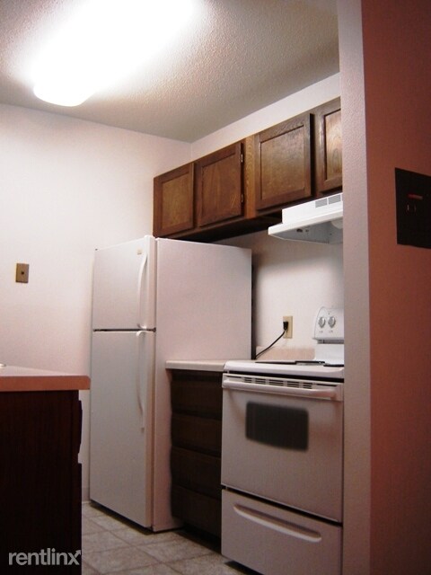 Building Photo - 4004 S Louise Ave