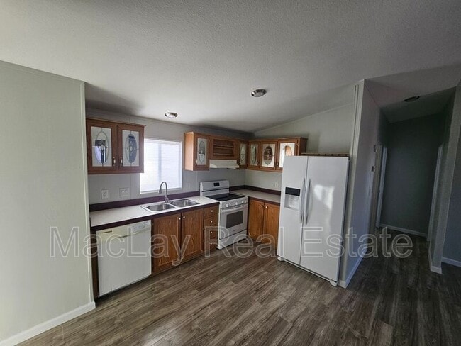 Building Photo - 725 S 97th Way