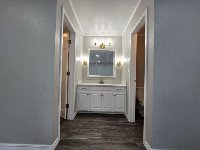 Building Photo - 3 Bedroom 2 Bath home in Shawnee!