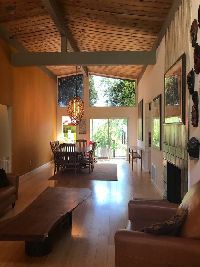 Foto del edificio - 3+ Bedroom Custom Eastside Home