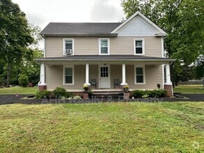 Building Photo - 511 Cummings St