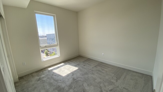 Building Photo - 3698 Vision Cmn