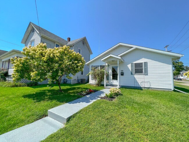 Building Photo - 681 Maple Ave