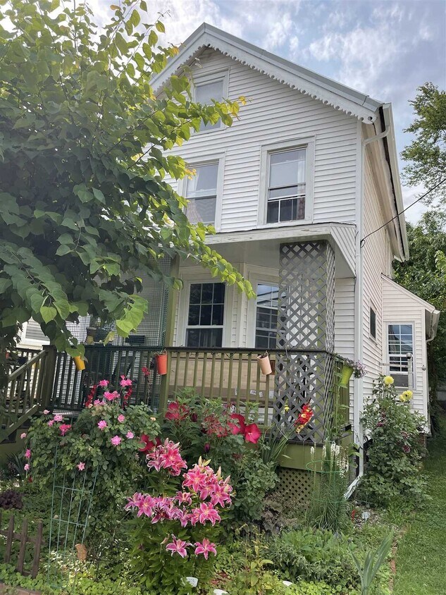 Primary Photo - 7 N Walnut St