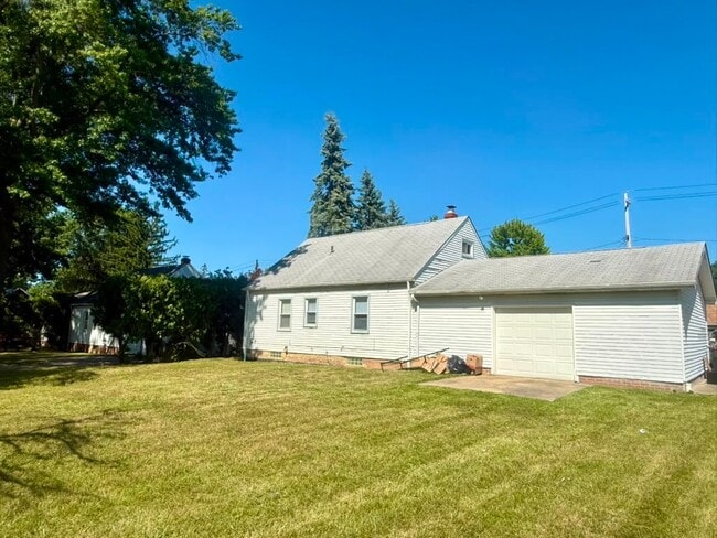 Photo - 700 Trebisky Rd (South Euclid, OH) House