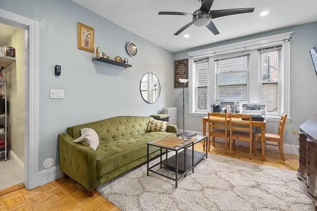 Foto principal - 56 Park Vale Ave
