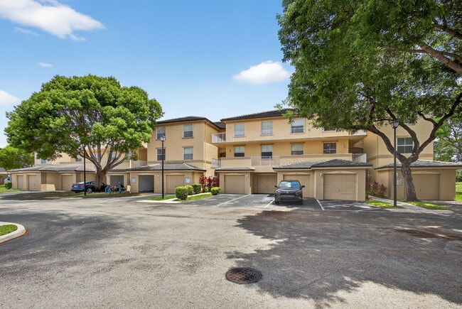 Building Photo - 2040 Greenview Shores Blvd