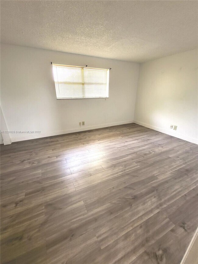 Building Photo - 5835 Blueberry Ct