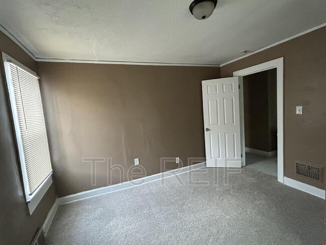 Building Photo - 14644 Hubbell Ave