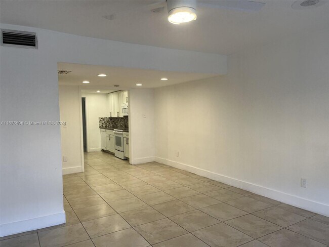 Building Photo - 1732 W 72nd St