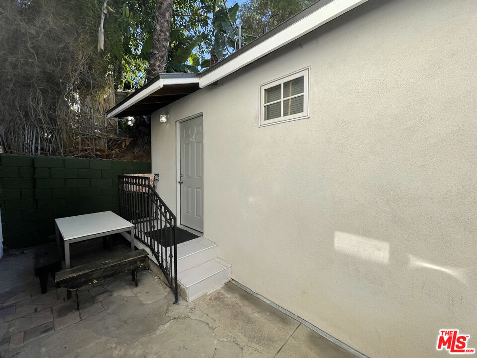 Foto principal - 2250 1/2 Cove Ave