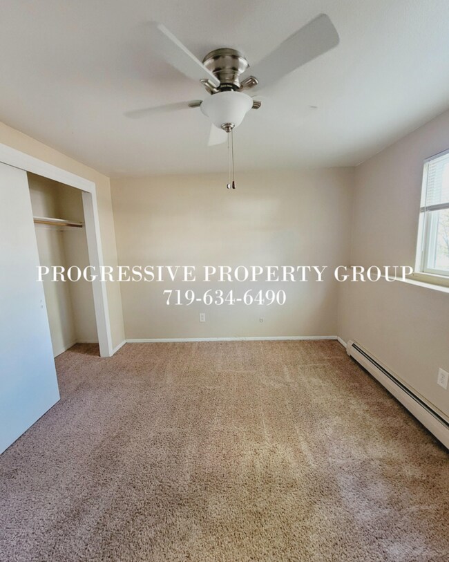 Building Photo - Fully Renovated 2 bed 1 bath apartment Clo...
