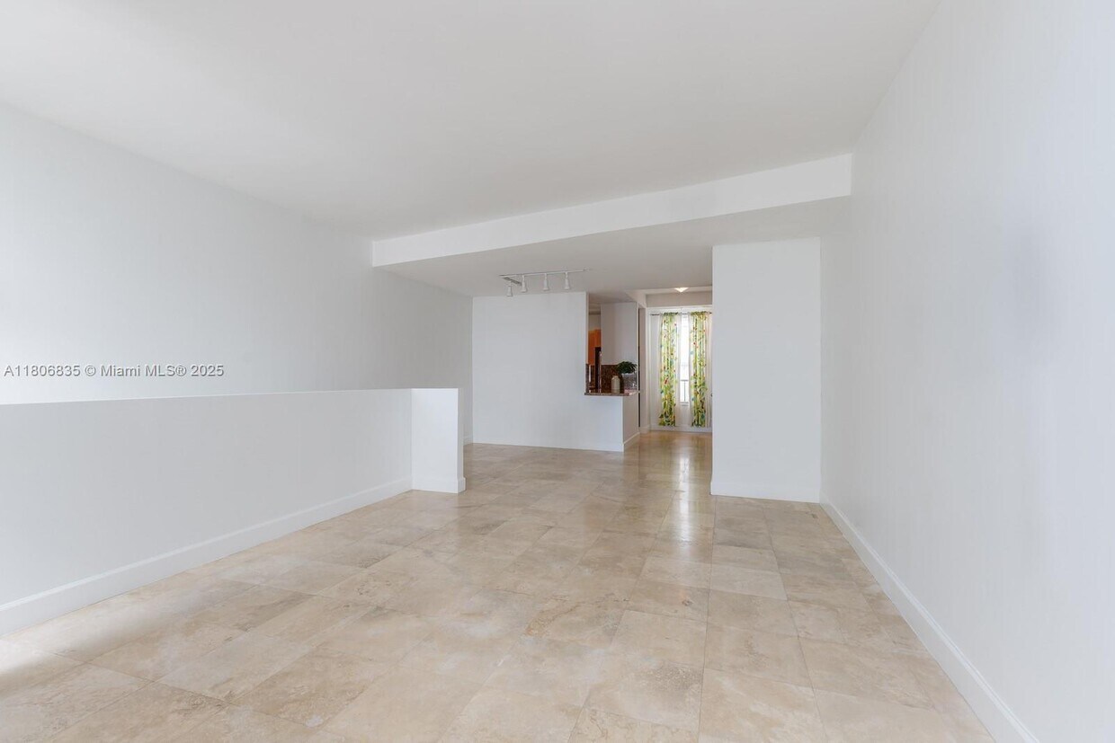 Foto principal - 600 76th St