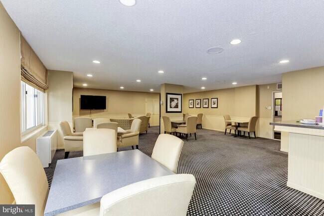 Building Photo - Beautiful 1 BR 1 BA condo at The Forum