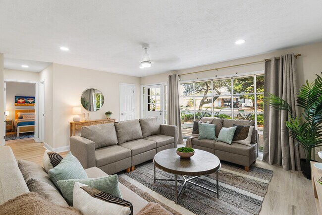 Foto del edificio - 5315 Shore Dr