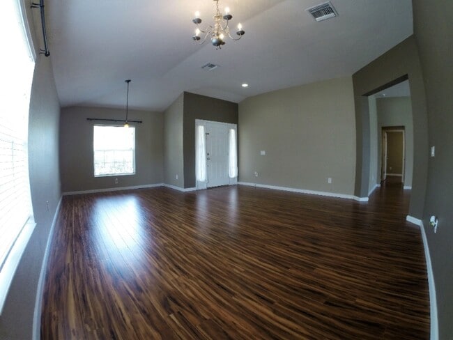 Building Photo - 5046 SW 40th Pl