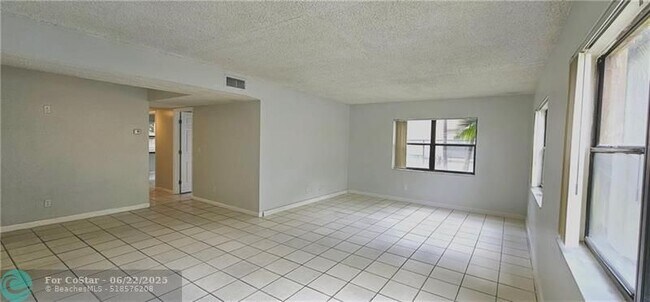 Foto del edificio - 4161 NW 114th Terrace