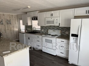 Building Photo - 245 Lake Tarpon Dr