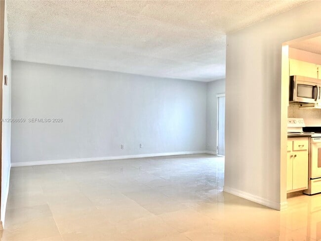Building Photo - 2491 SW 82nd Ave