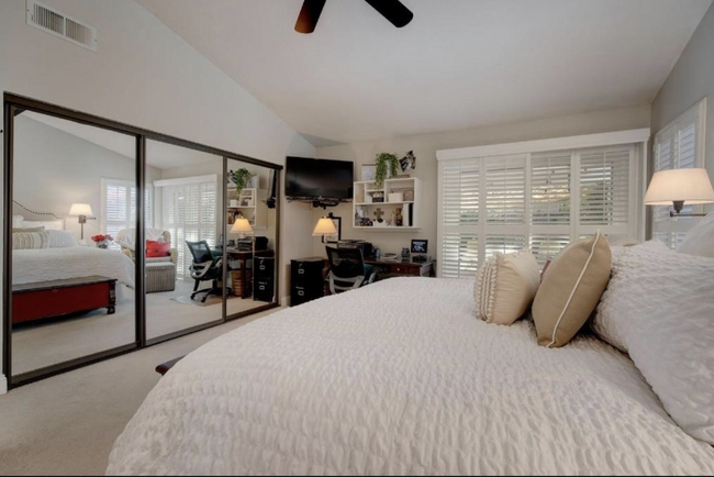 Foto del edificio - 504 Bridle Ct