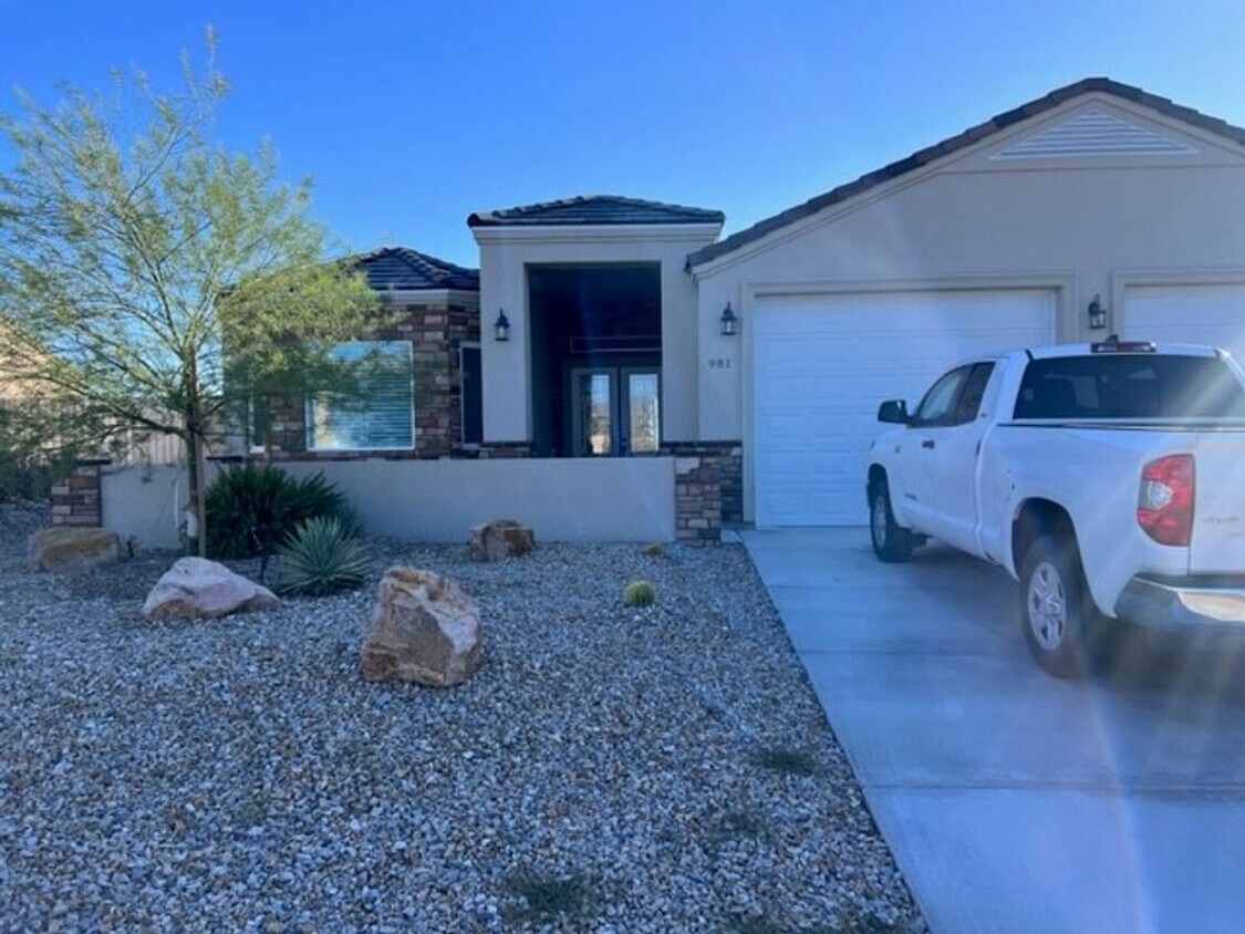 981 Desert Nights Ln, Bullhead City, AZ 86429 House Rental in
