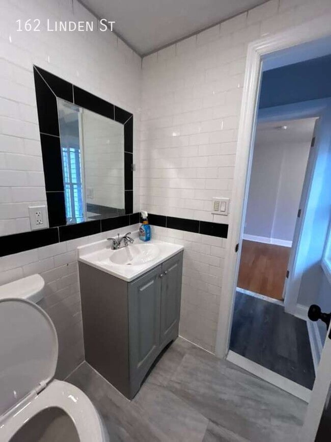 Photo - 162 Linden St Apartment