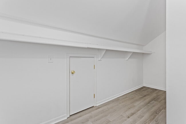 Building Photo - 5576 Seabreeze Ln