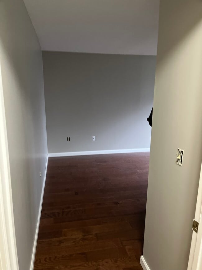 Building Photo - 1134 Hartford Tpke