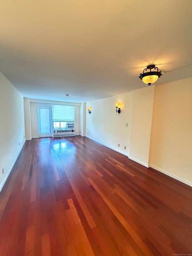 Building Photo - 91 Strawberry Hill Ave