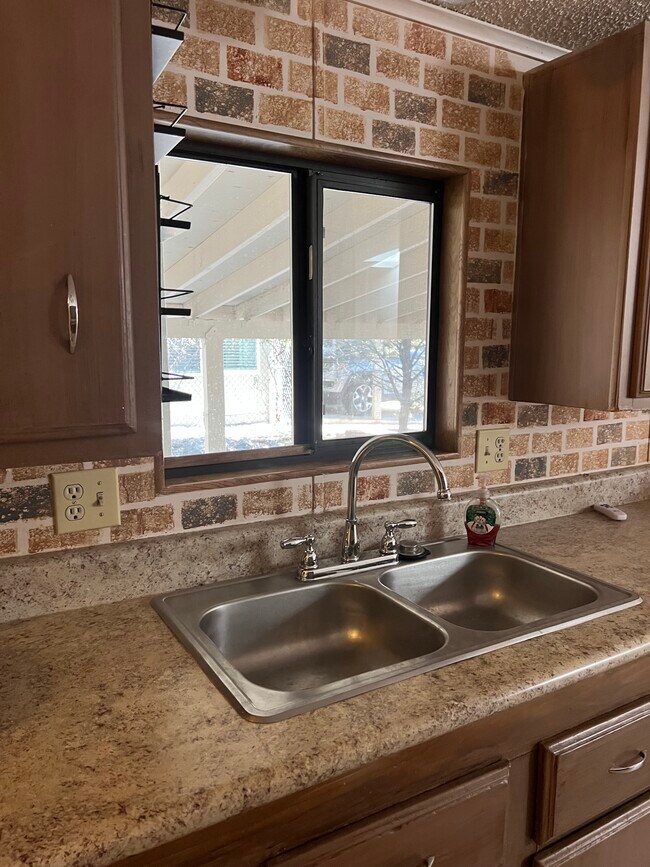 Foto del edificio - 2851 Smoke Tree Ln