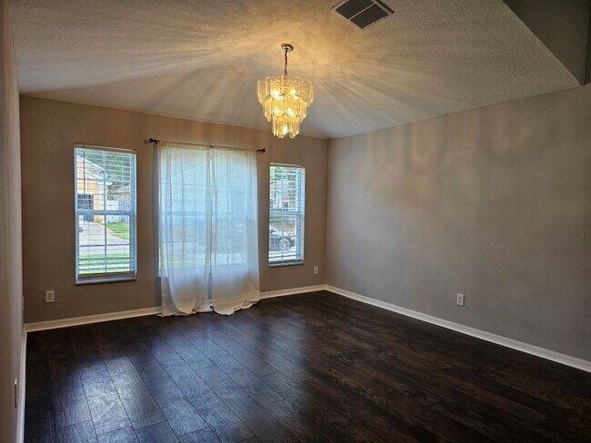 Foto del edificio - Beautiful 3/2 Corner Lot