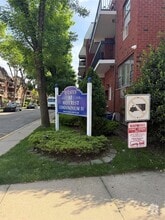 Building Photo - 71-12 Sutton Pl