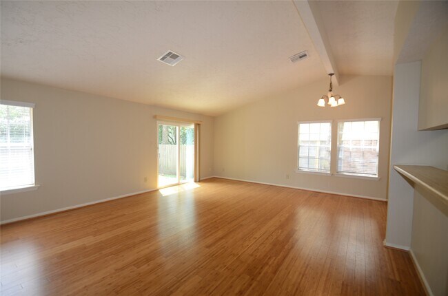 Foto del edificio - 56 Fallshire Dr