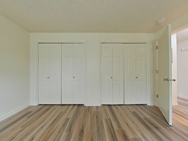Building Photo - 2 Bedroom Apartment ~ Close to Campus