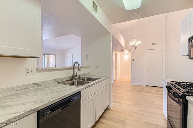 Building Photo - 7885 W Flamingo Rd