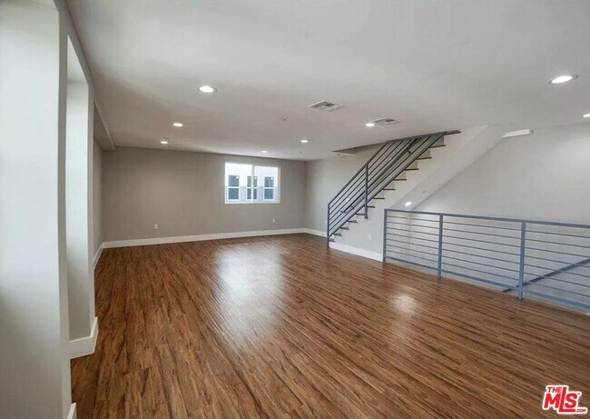 Foto del edificio - 2303 Hauser Blvd