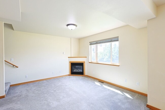 Building Photo - Refined Townhome with Gorgeous Landscaping...