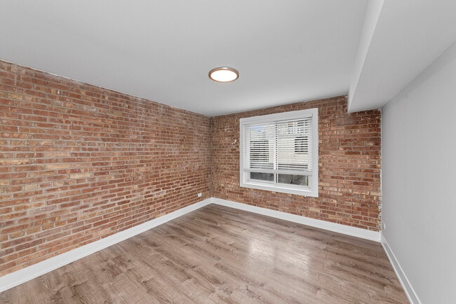 Building Photo - 1220 N Lasalle-D2