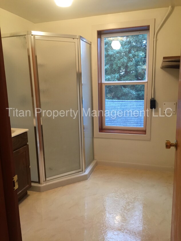 Primary Photo - Great location in Greenwood