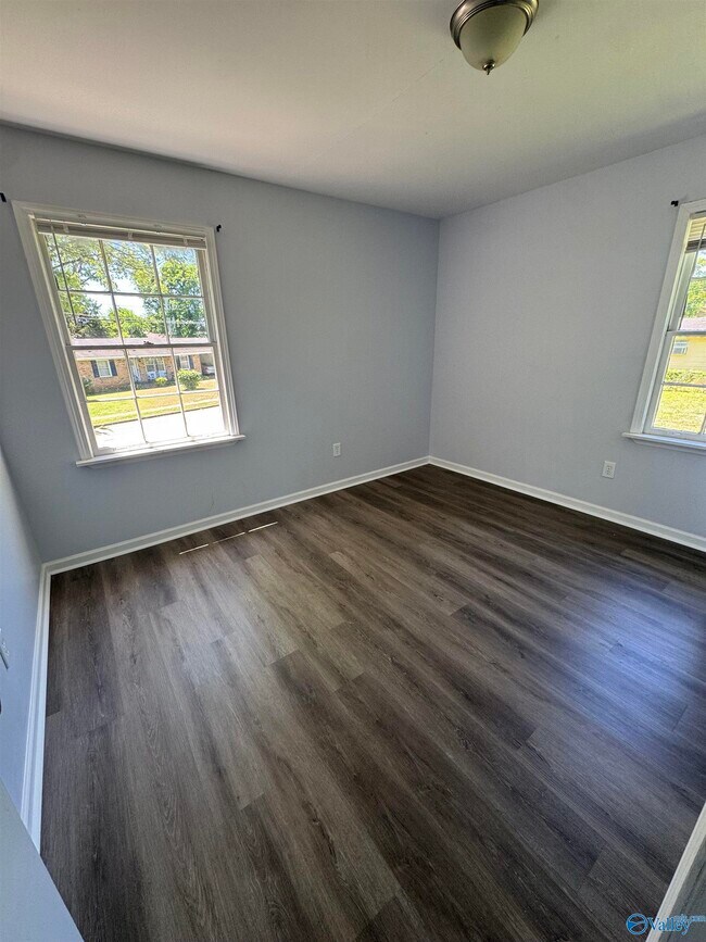 Foto del edificio - 2601 Blue Spring Rd NW