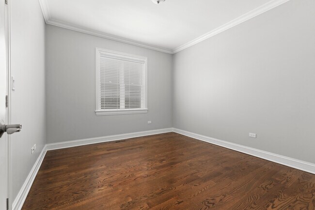 Foto del edificio - 1322 W Grand Ave