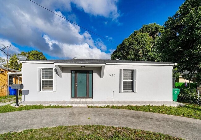 Building Photo - 525 SW 67th Ave
