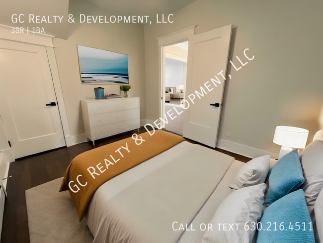 Building Photo - *** OAK PARK LOCATION / STUNNING 3 BDRM / ...