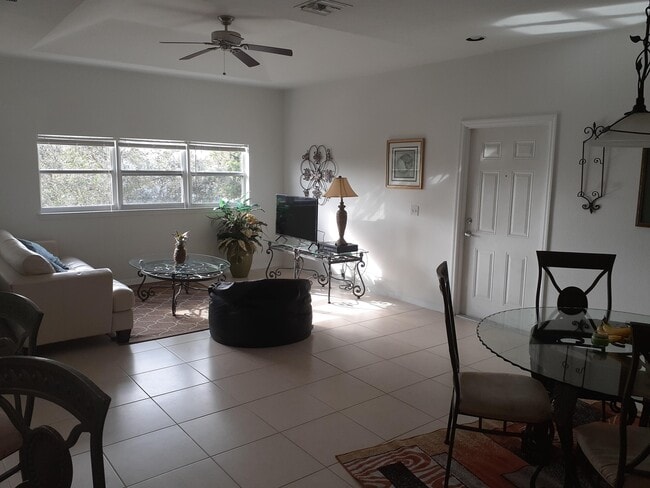 Building Photo - 1840 E Sanderling Ln