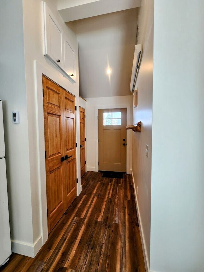 Foto del edificio - Accessory dwelling on the creek!