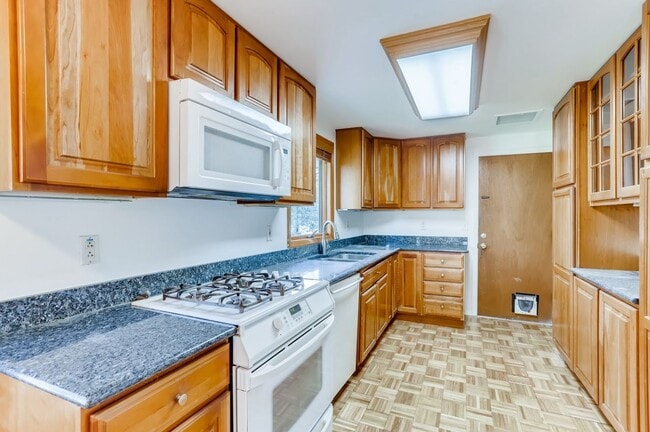 Foto del edificio - Boulder Ranch with Large Yard - Available ...