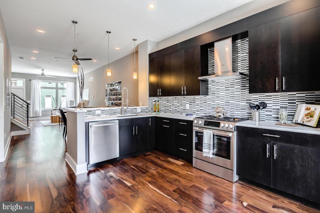 Foto principal - 740 S Christopher Columbus Blvd
